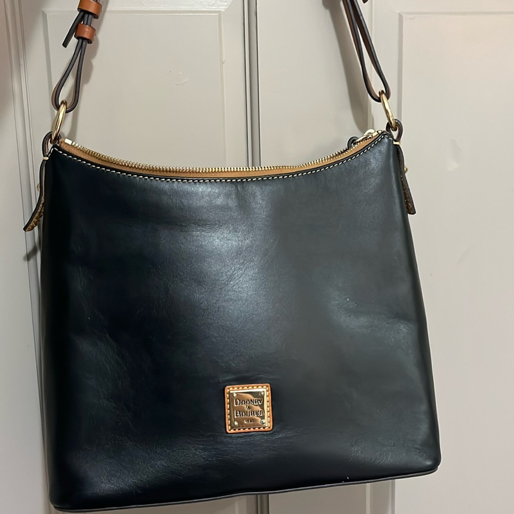 Black leather Dooney and Bourke purse